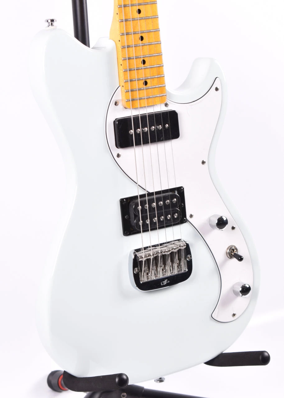 G&L Tribute Fallout, Sonic Blue 1 G&L Tribute Fallout, Sonic Blue